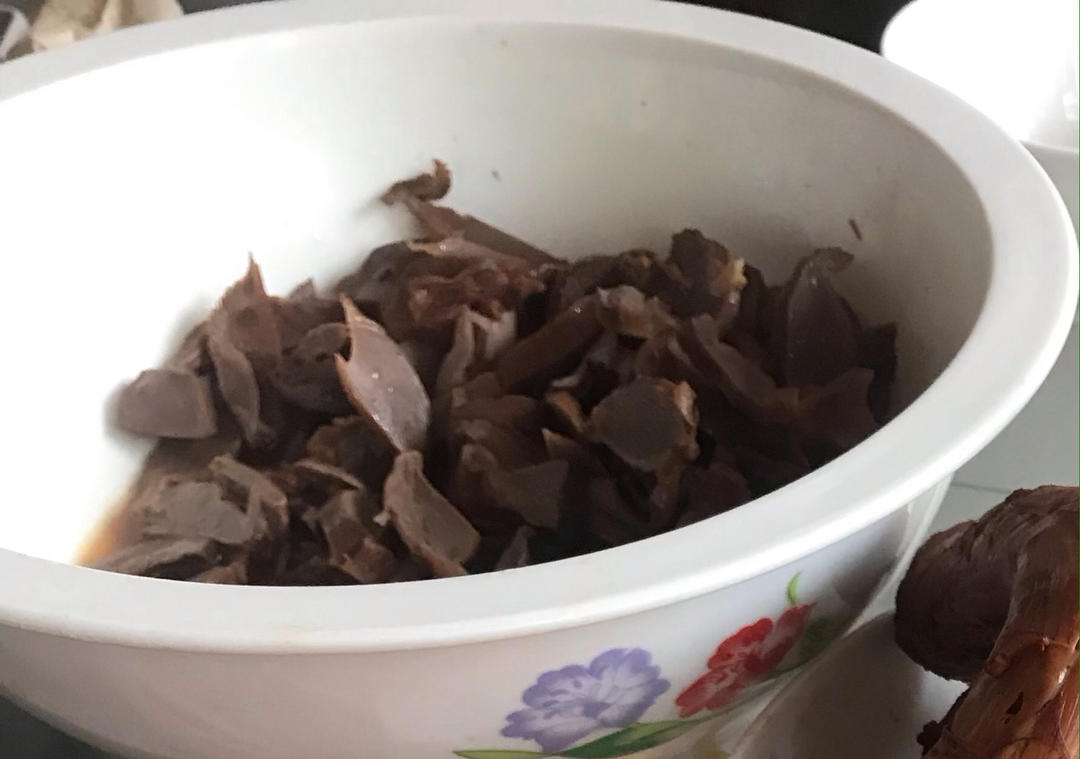 凉拌卤鸡胗，酱香味浓郁