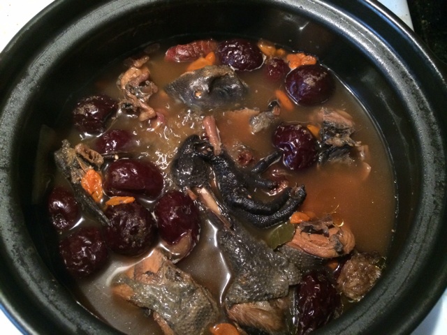 枸杞红枣乌鸡汤