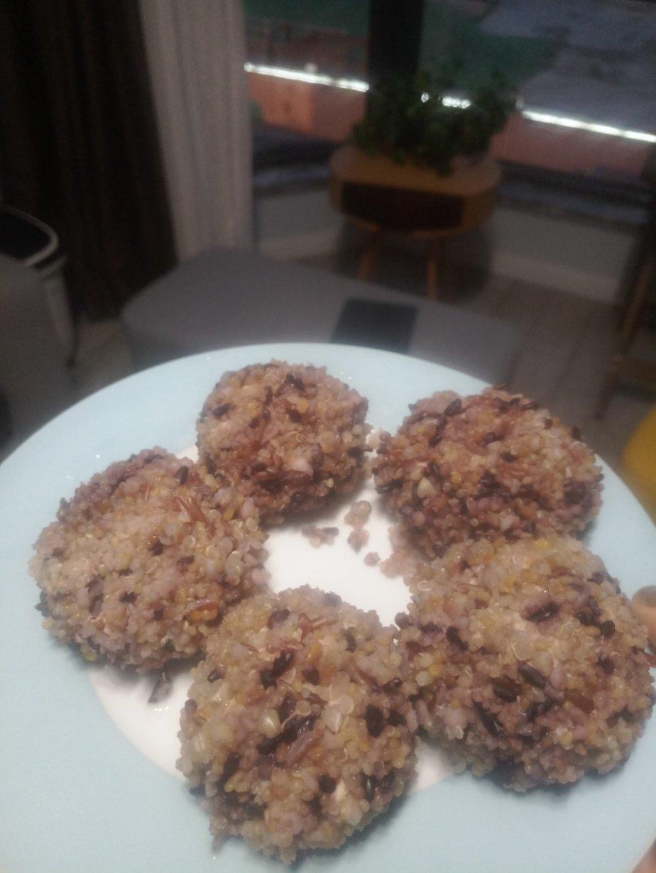 （健身餐）藜麦鸡胸豆腐丸
