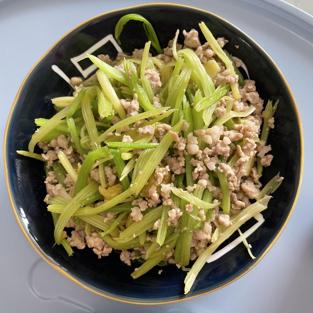 芹菜炒肉