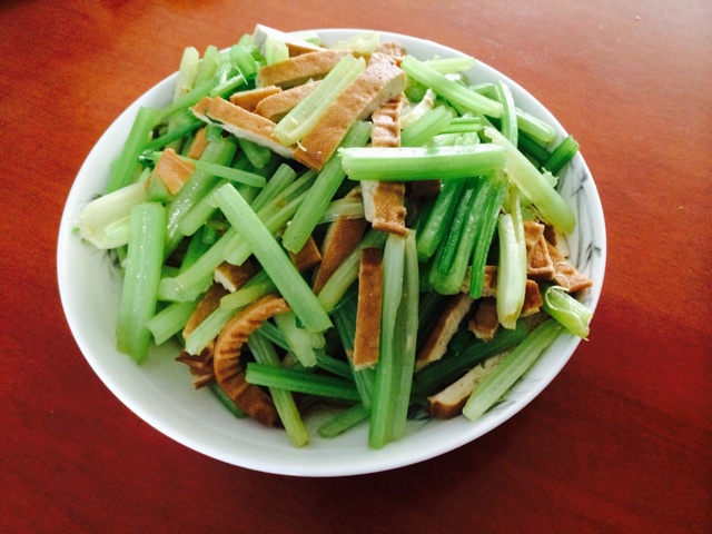 素菜：芹菜炒豆腐干