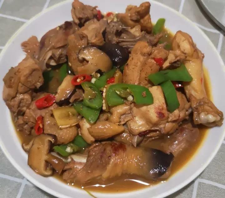 好吃到原地爆炸的黄焖鸡