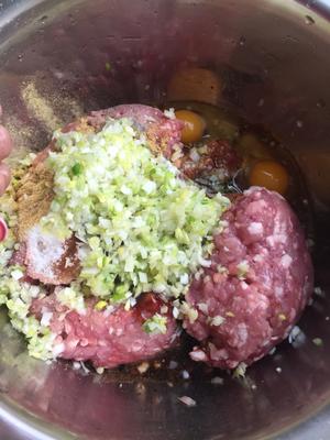 年菜——炸牛肉丸子的做法 步骤9