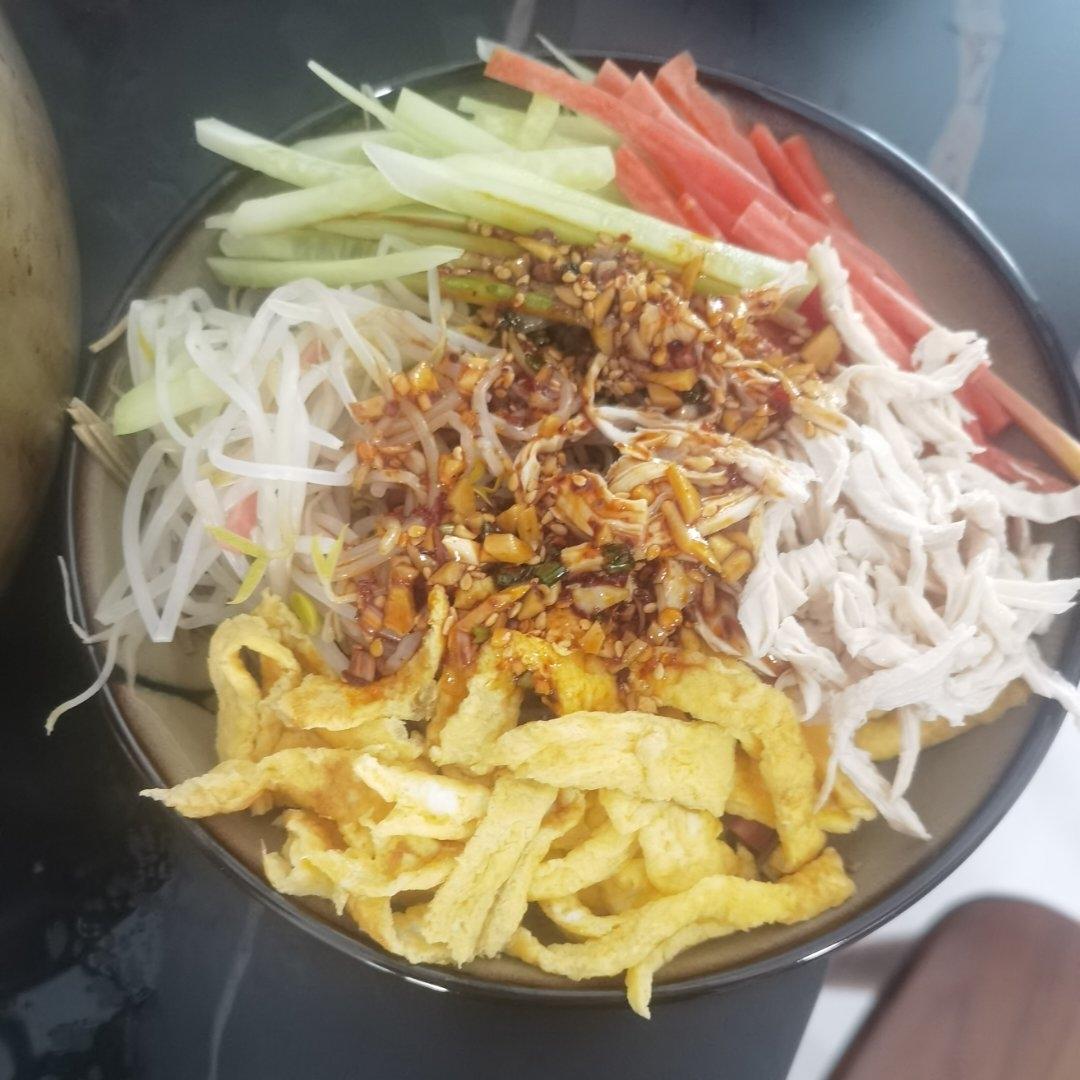 快手减脂餐❗️爆好吃的凉拌鸡丝荞麦面