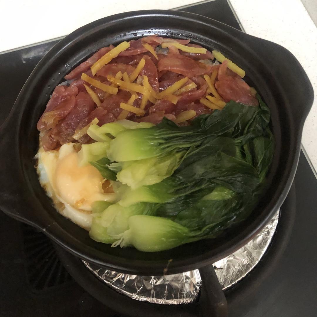 广式腊味煲仔饭