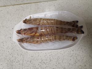 集颜值美味于一身的蒜蓉竹节虾的做法 步骤1