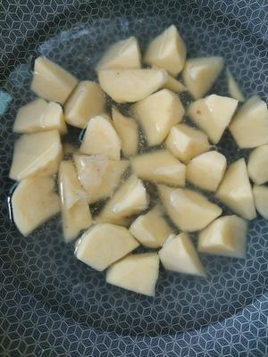 椒盐土豆块的做法 步骤1