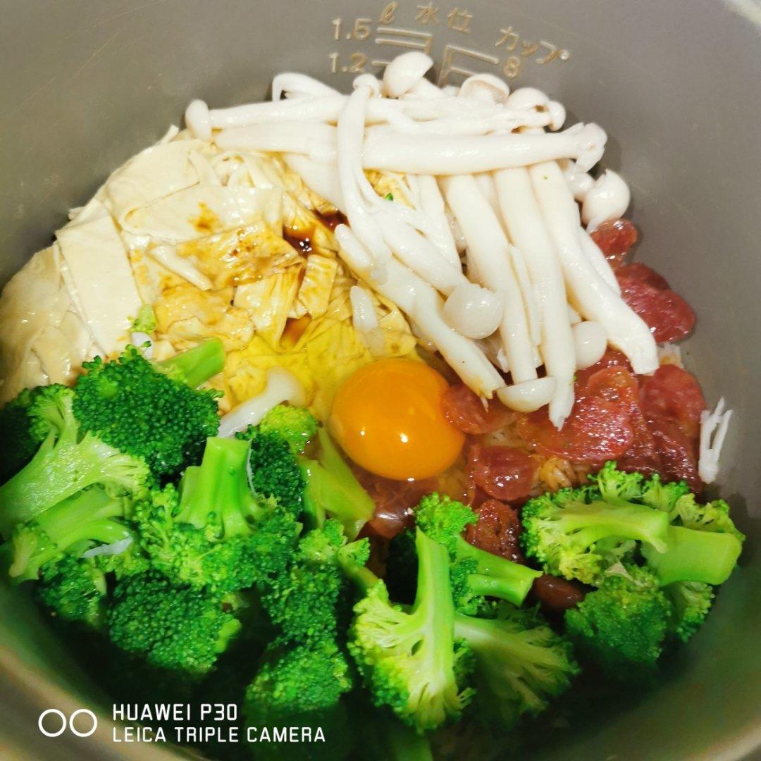 广式腊味煲仔饭（腊肠电饭锅版）
