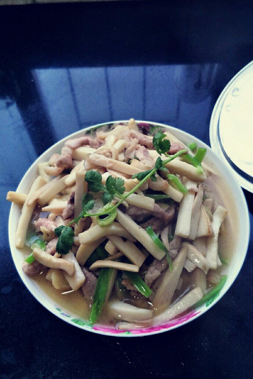 鸡腿菇炒肉