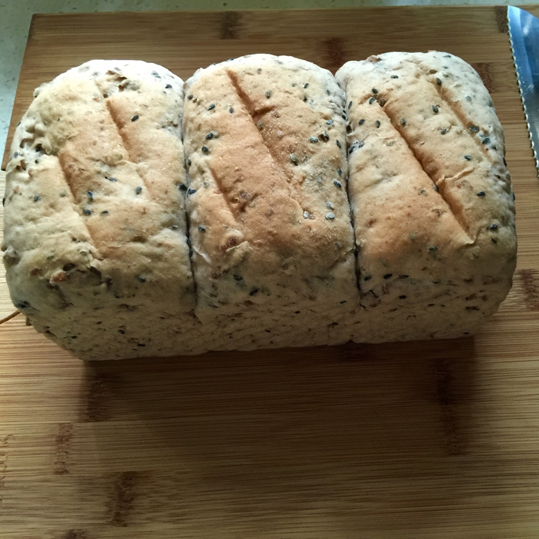 全麦黑芝麻核桃吐司