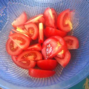 番茄焖酸鱼的做法 步骤3
