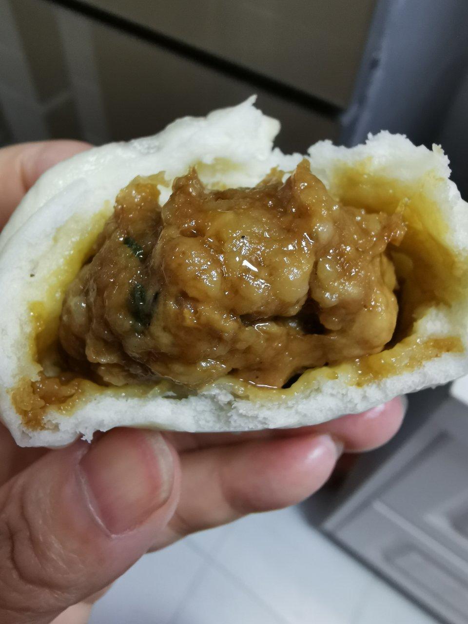 好吃流汁的肉馒头