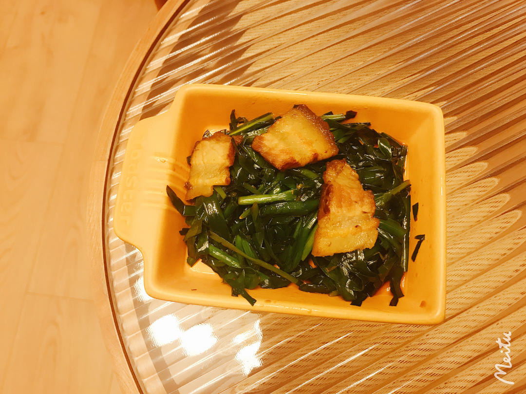 五花肉炒韭菜花