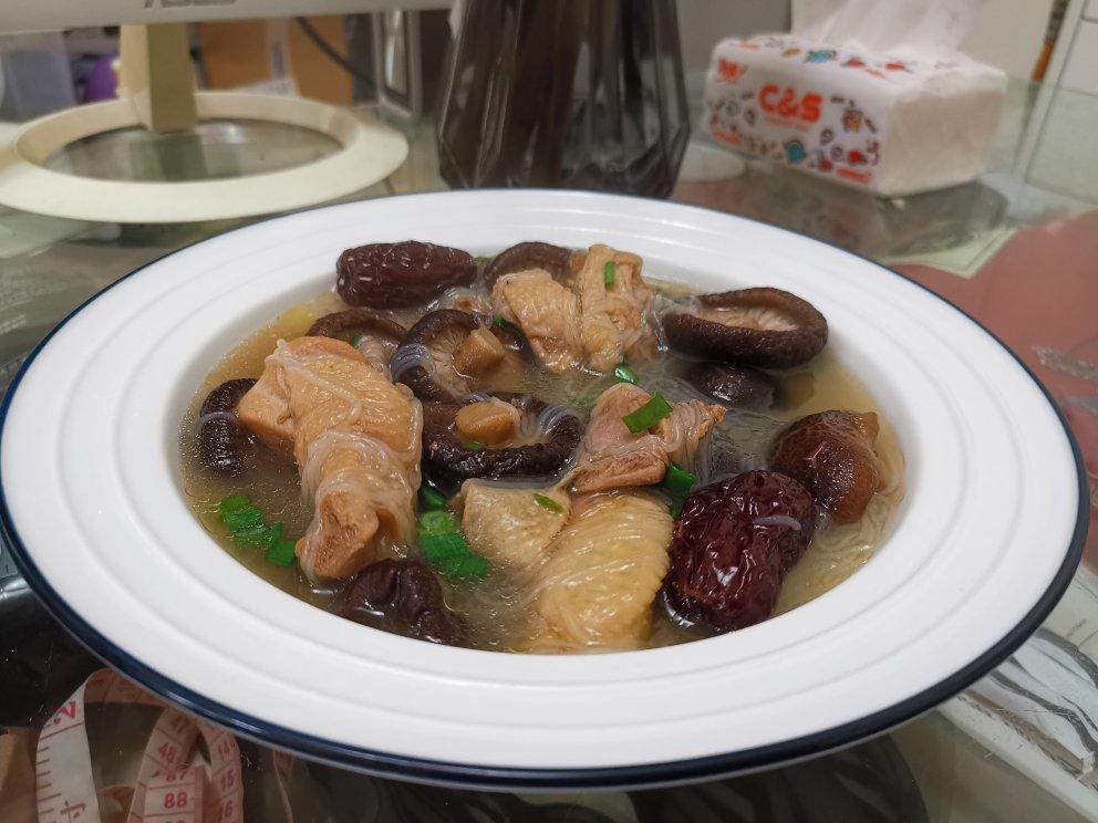 香菇炖鸡汤