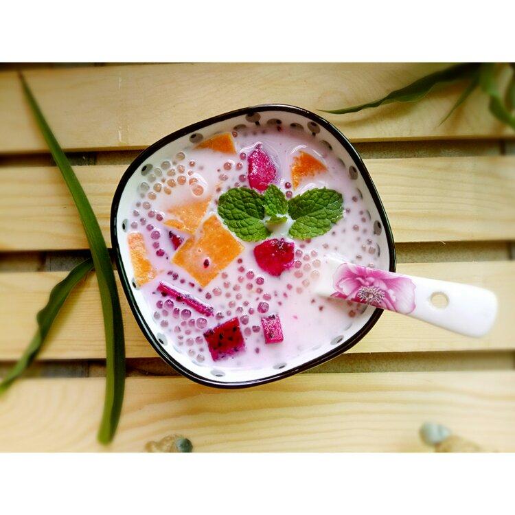 缤纷水果西米露