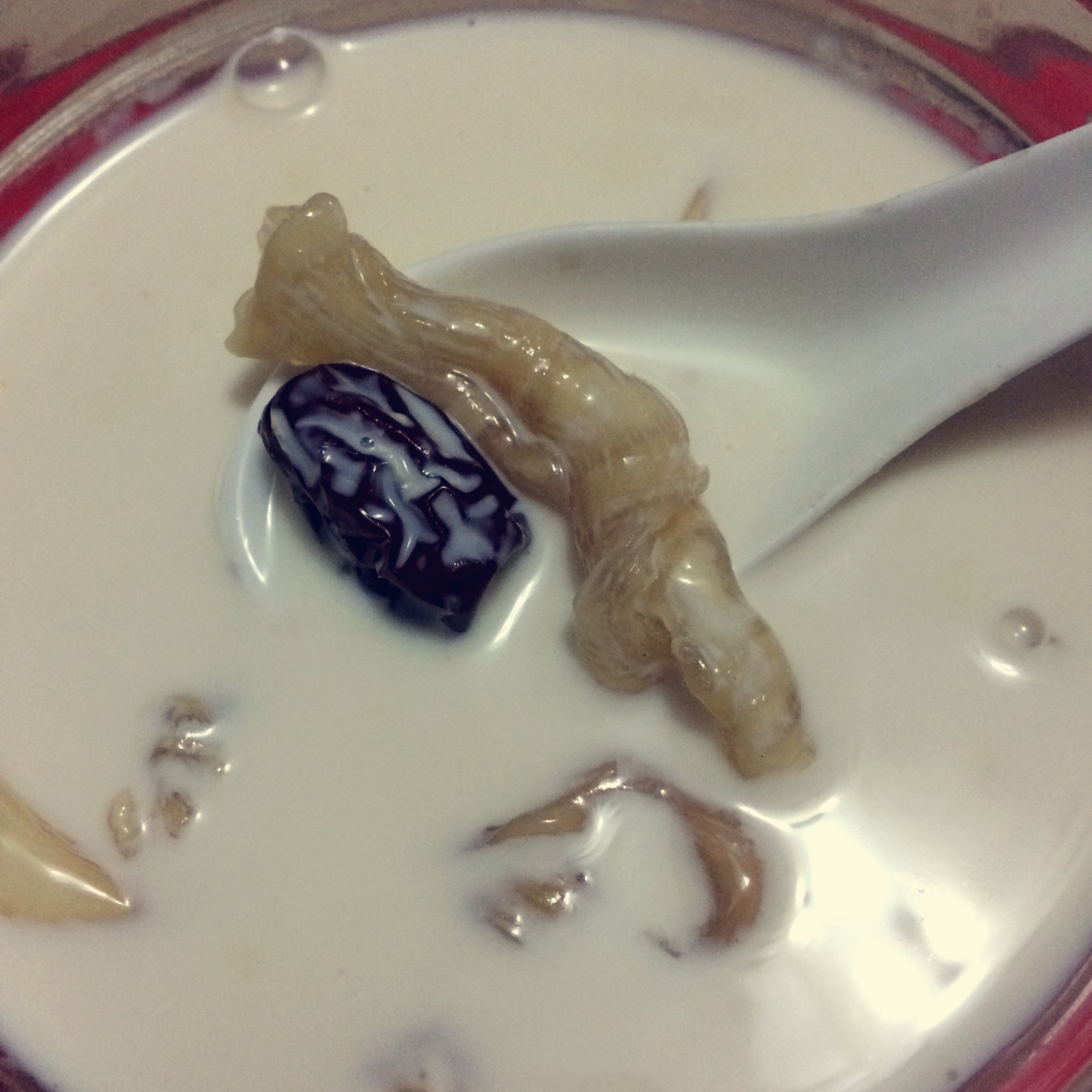 花胶炖红枣牛奶