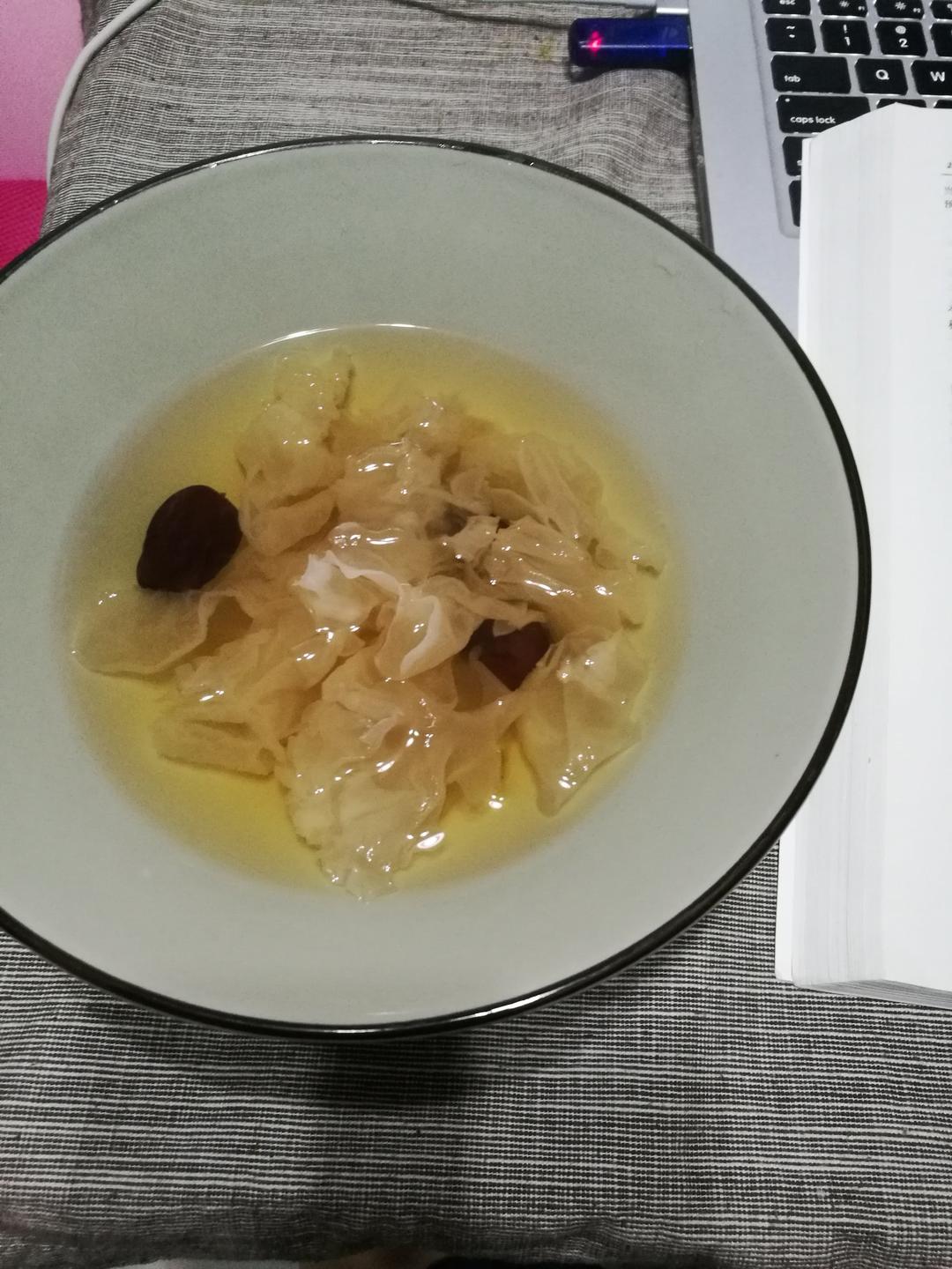 银耳红枣汤(电饭煲版)