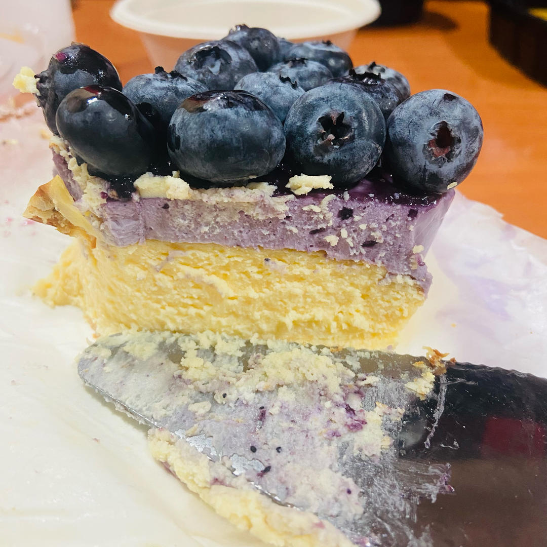 蓝莓酸奶慕斯巴斯克芝士蛋糕！双重享受！