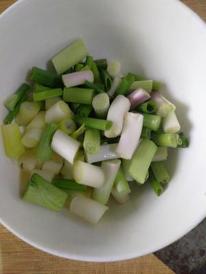 时令蔬菜1 香葱炒嫩胡豆的做法 步骤3