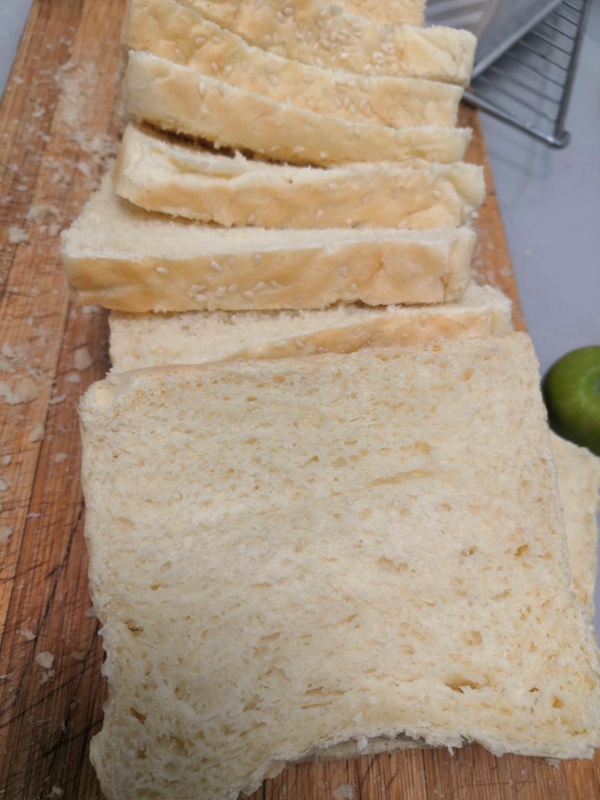 做一次就成功的牛奶吐司面包（手和面揉出手套膜）最后附全麦吐司