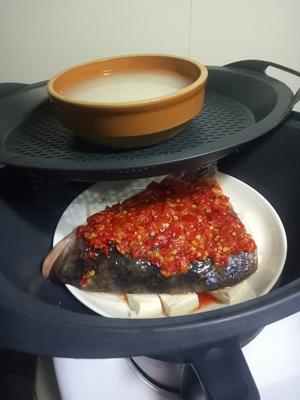 小美一锅端(陈皮水鸭汤+剁椒鱼头+米饭+青炒百合菜)的做法 步骤2