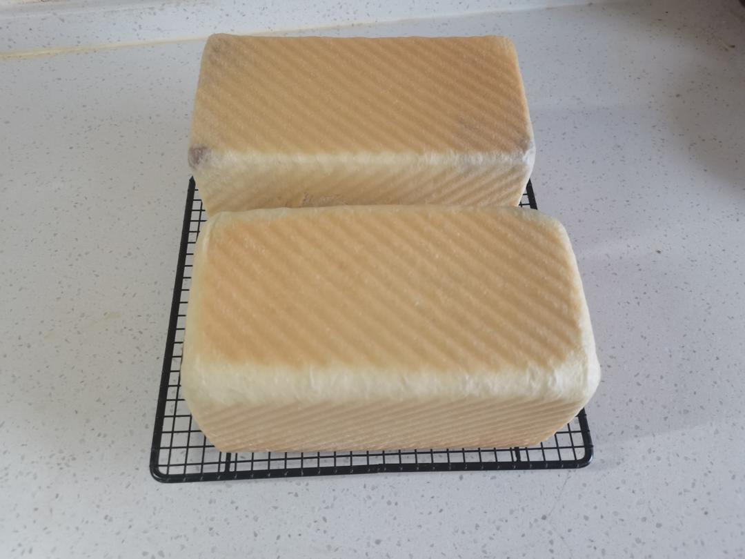 清香柔软的抹茶红豆吐司