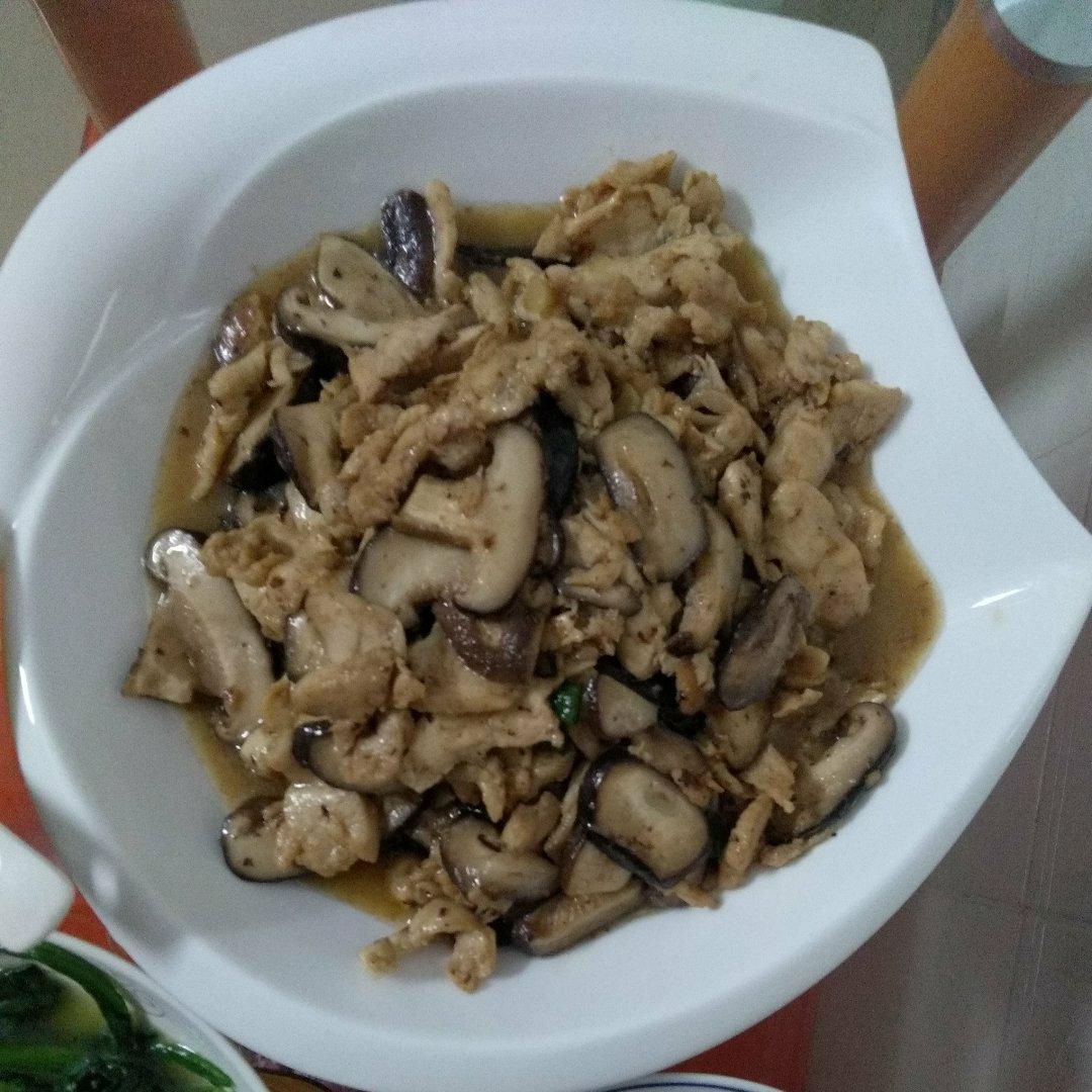 鸡胸肉炒蘑菇