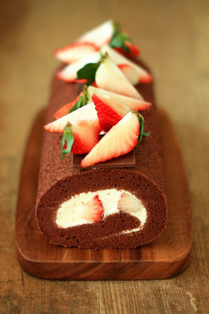 巧克力蛋糕卷《跟着小嶋做烘焙》的做法 步骤20