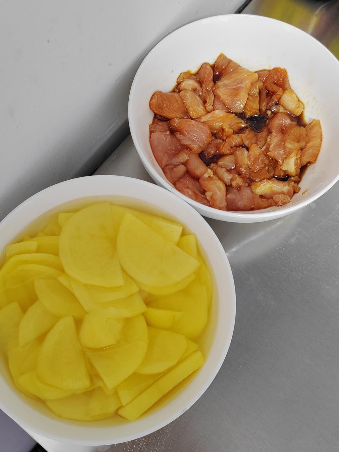 家常土豆炒肉片