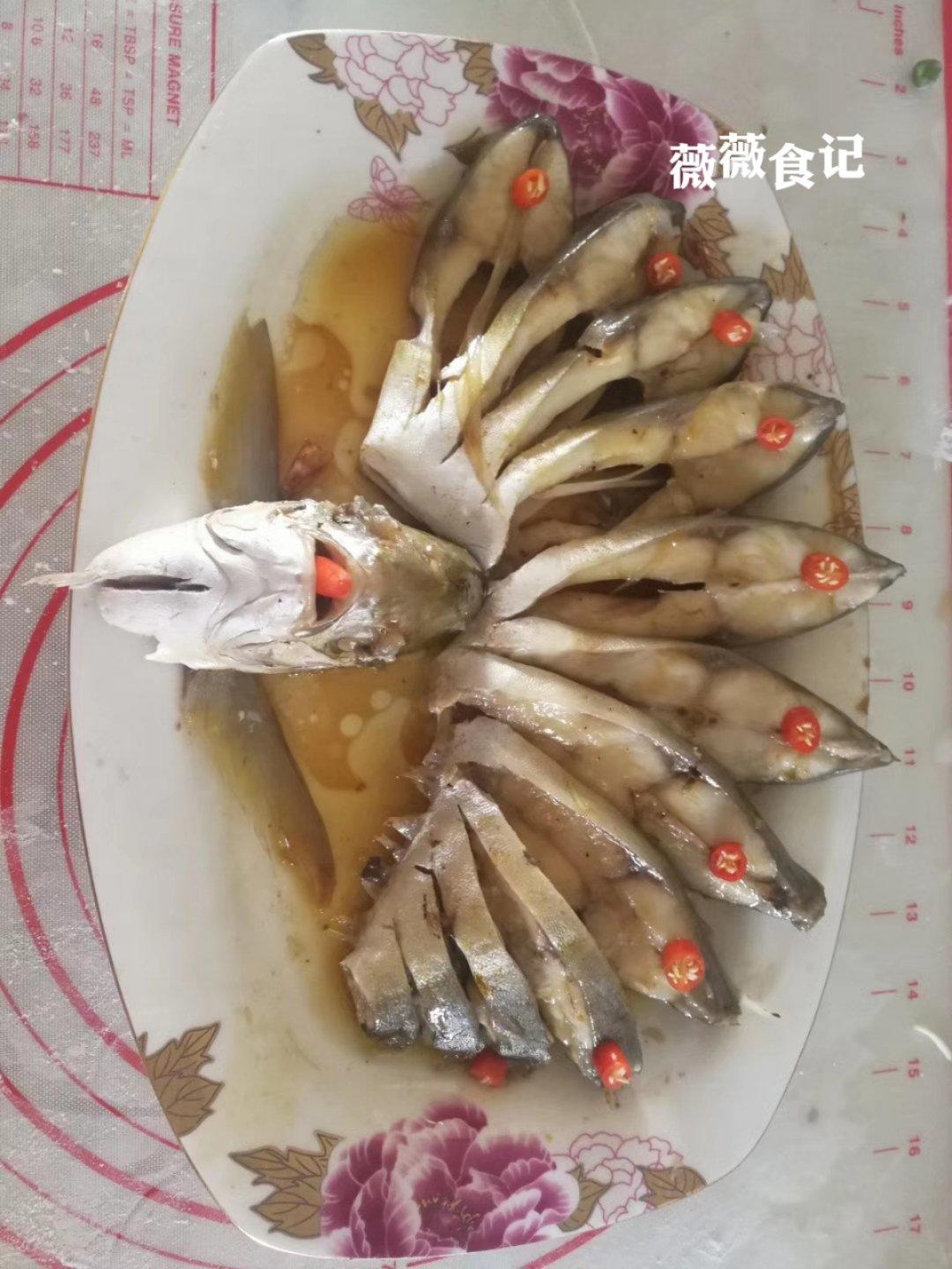 孩子们喜欢的泡芙草莓蛋糕来了