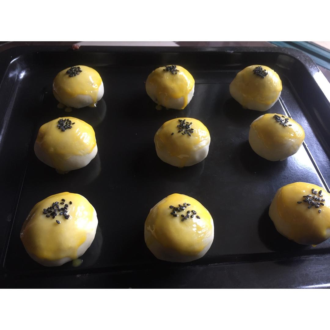 蛋黄酥 Danhuangsu