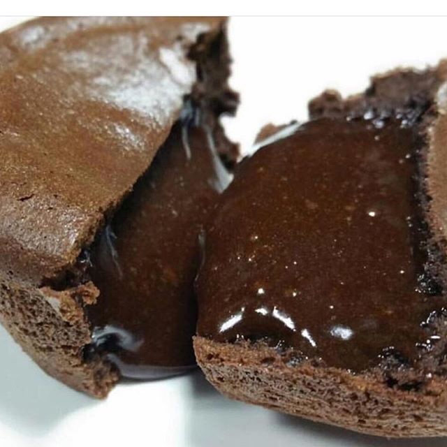 一口满足之5分钟完美版无糖低碳生酮浆爆流心黑巧克力可可蛋糕（ph大师方子改）