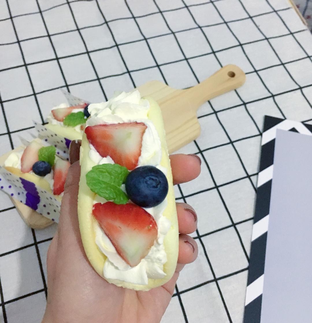 韩国最热门的甜品店Le Bread Lab的草莓蛋糕卷