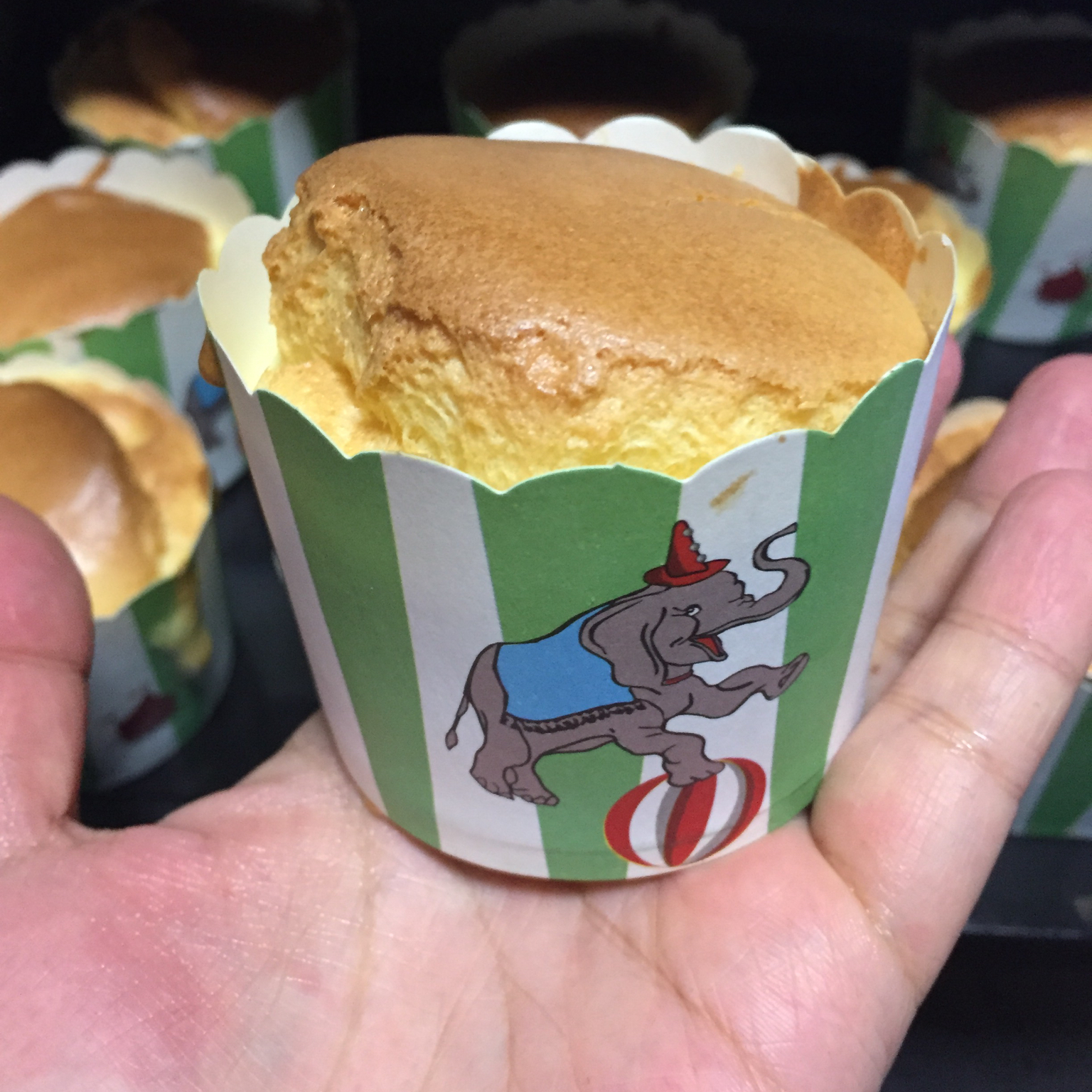 蔓越莓戚风纸杯蛋糕