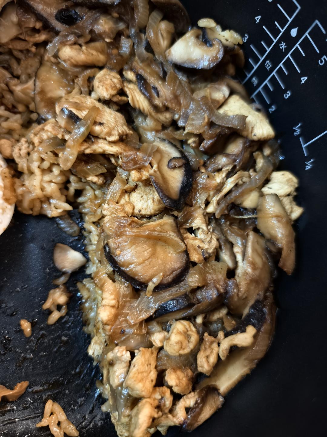 酱香香菇鸡肉焖饭