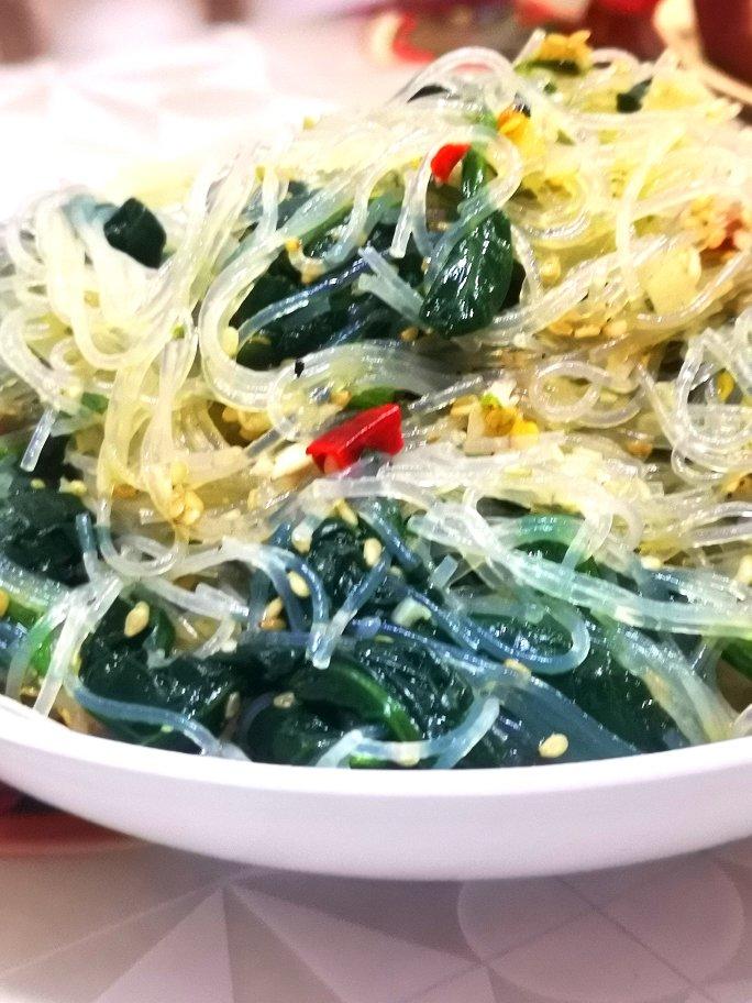 开胃爽口又营养的菠菜拌粉丝