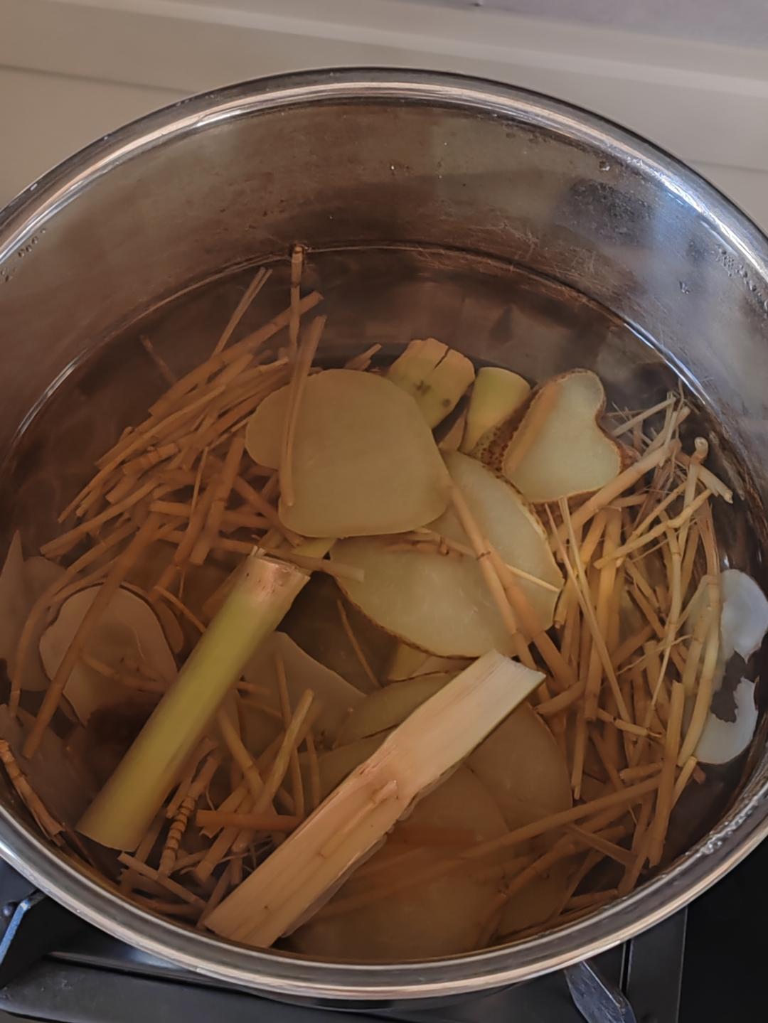 一家老小都适合的海底椰茅根雪梨水.润肺止咳