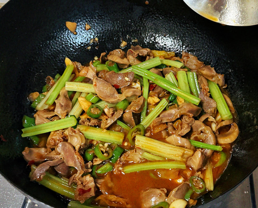 泡椒炒鸡肫