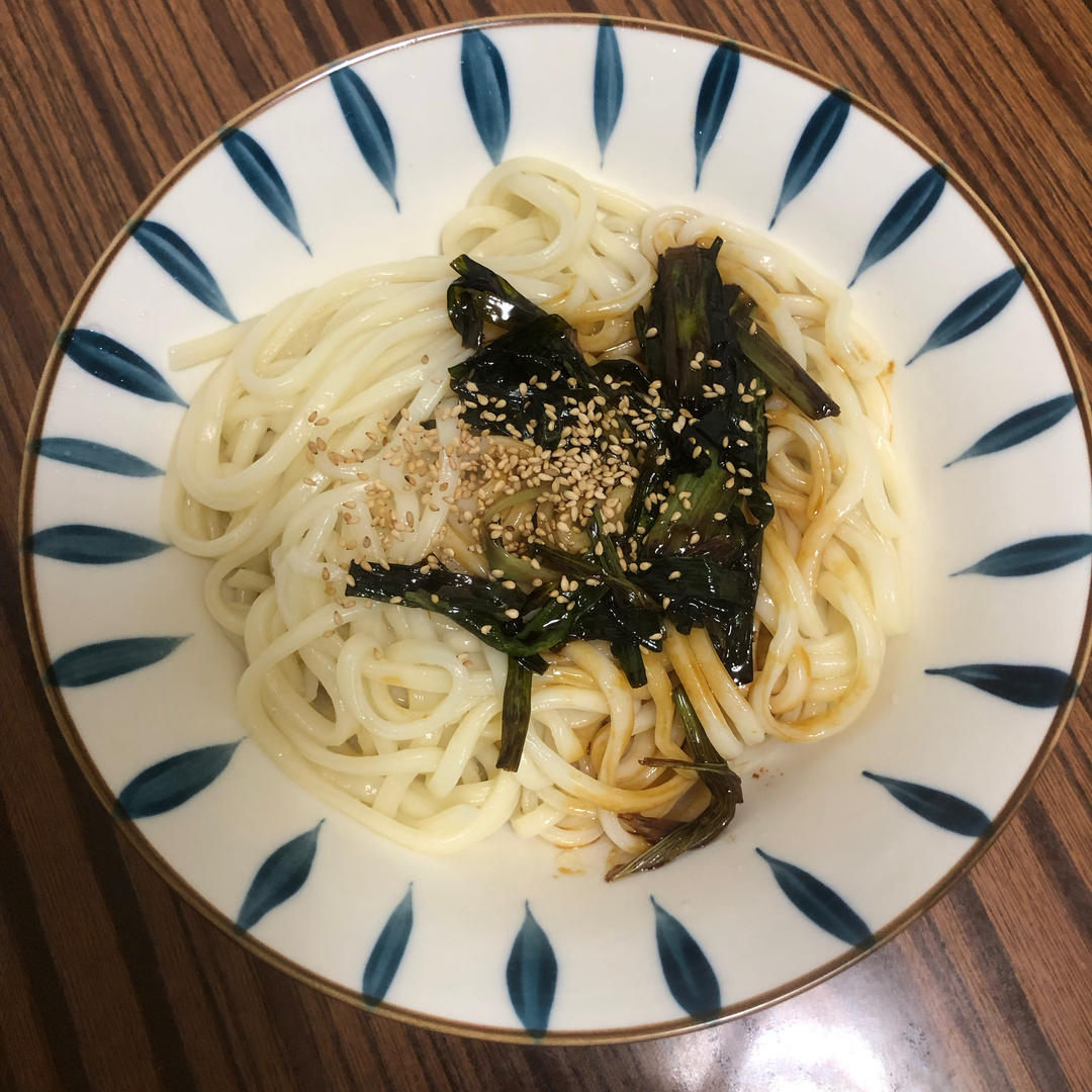 10分钟搞定的一碗葱油拌面