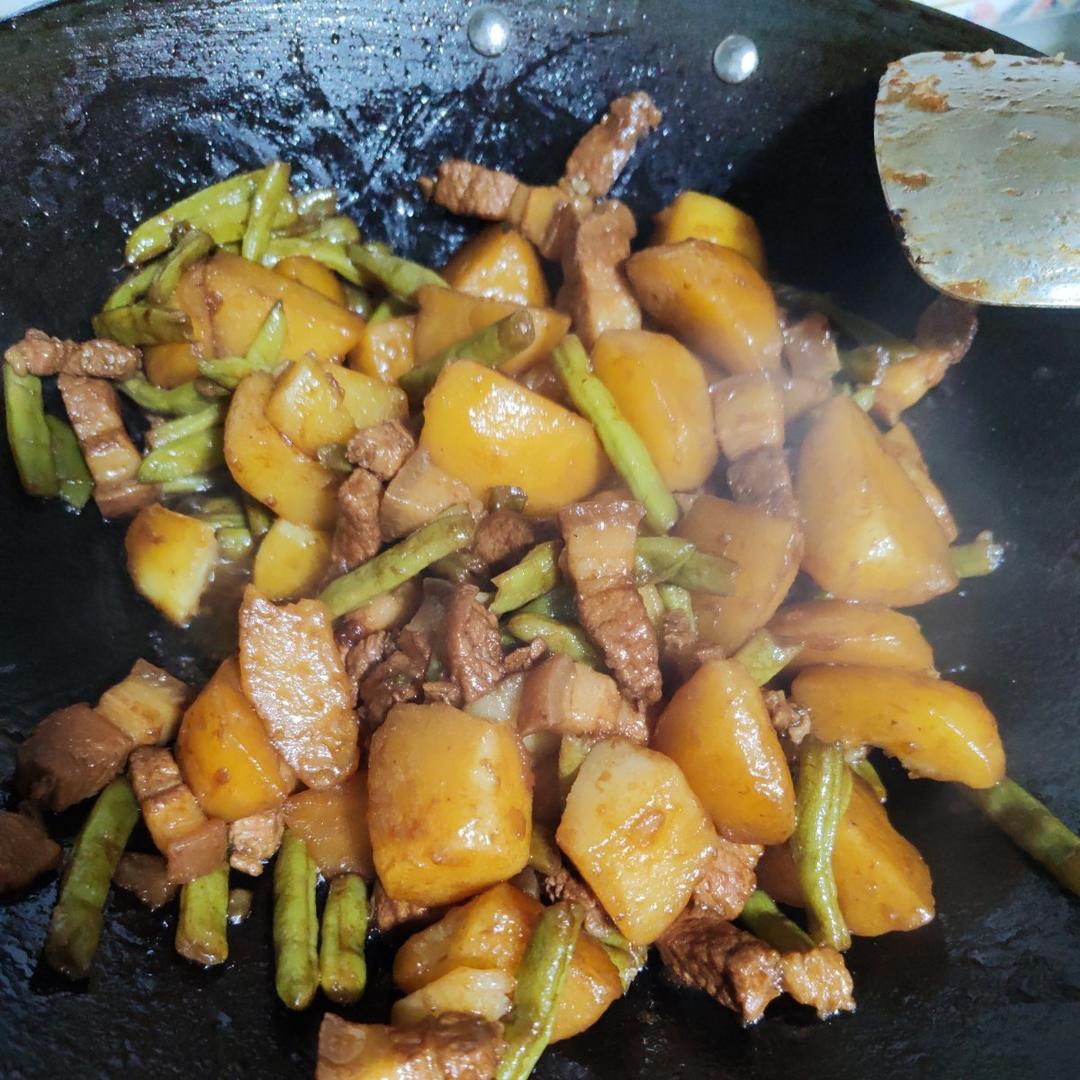 土豆芸豆五花肉