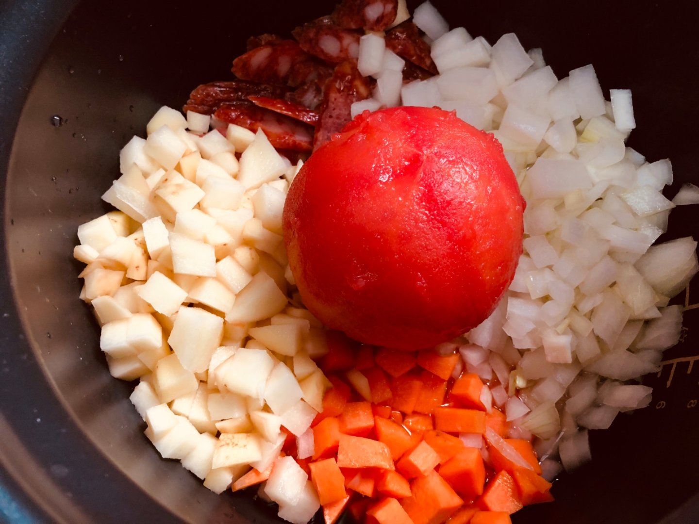 西红柿腊肠焖饭（由“一整个西红柿饭”引发的快手焖饭～）