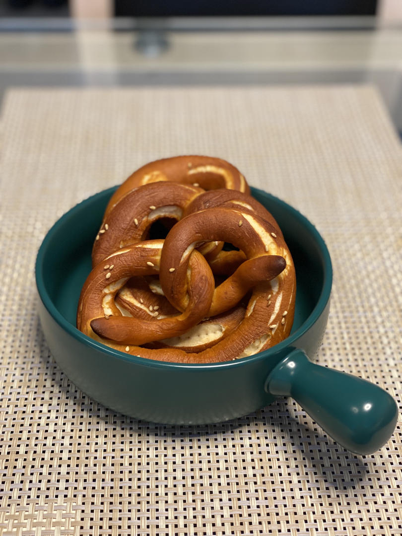 🥨黑麦碱水包Brezel🥨（小苏打版）
