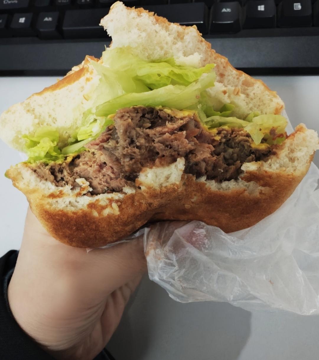 牛肉汉堡 煎出香嫩多汁的牛肉饼