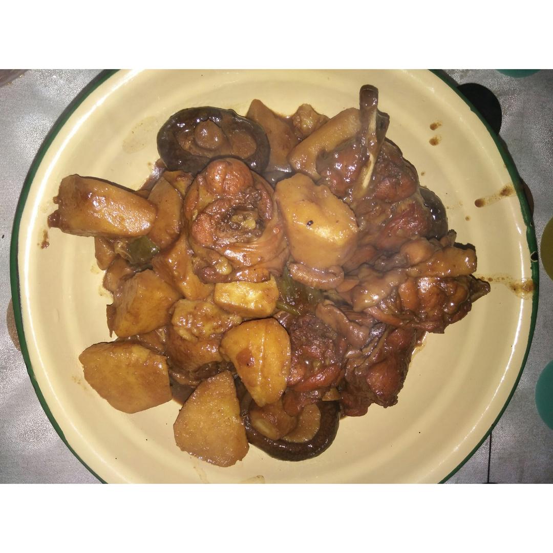 香菇芋头烧鸡块