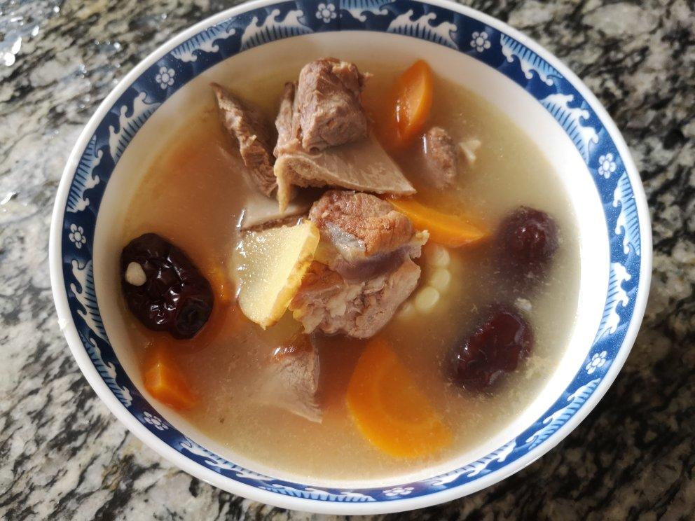 玉米胡萝卜猪骨汤--健脾祛湿