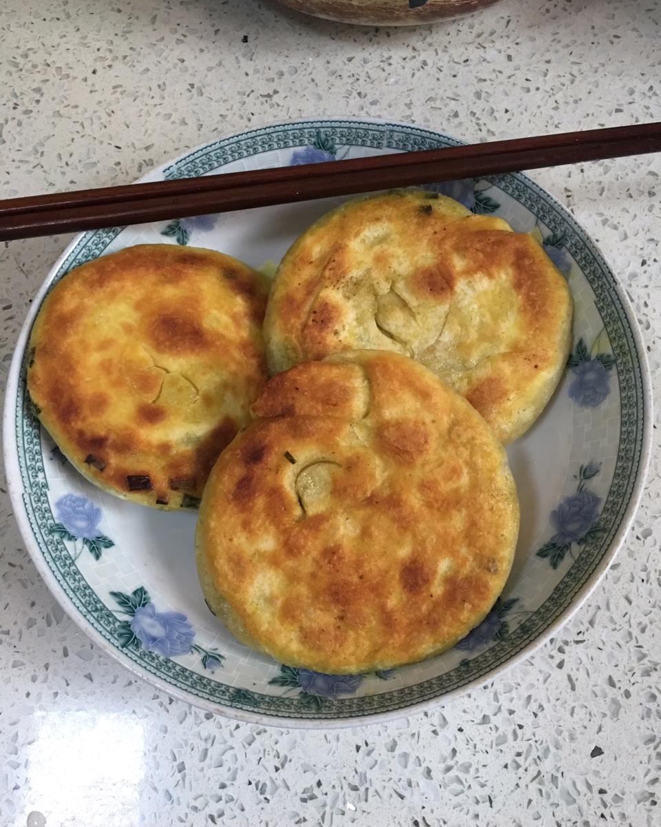 葱油饼（面粉吸水量不一样、水慢慢加）