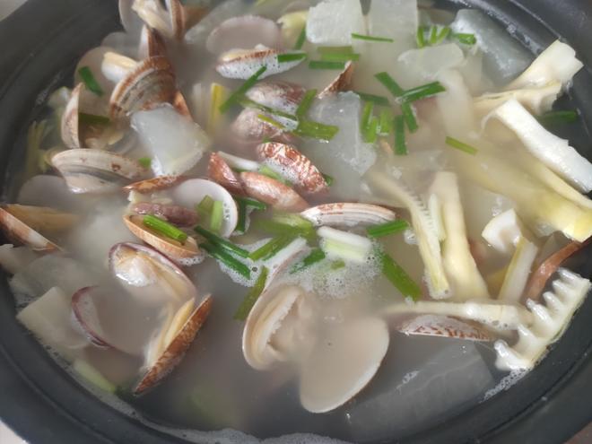 夏天的食谱:火腿蛤蜊扁尖冬瓜汤的做法