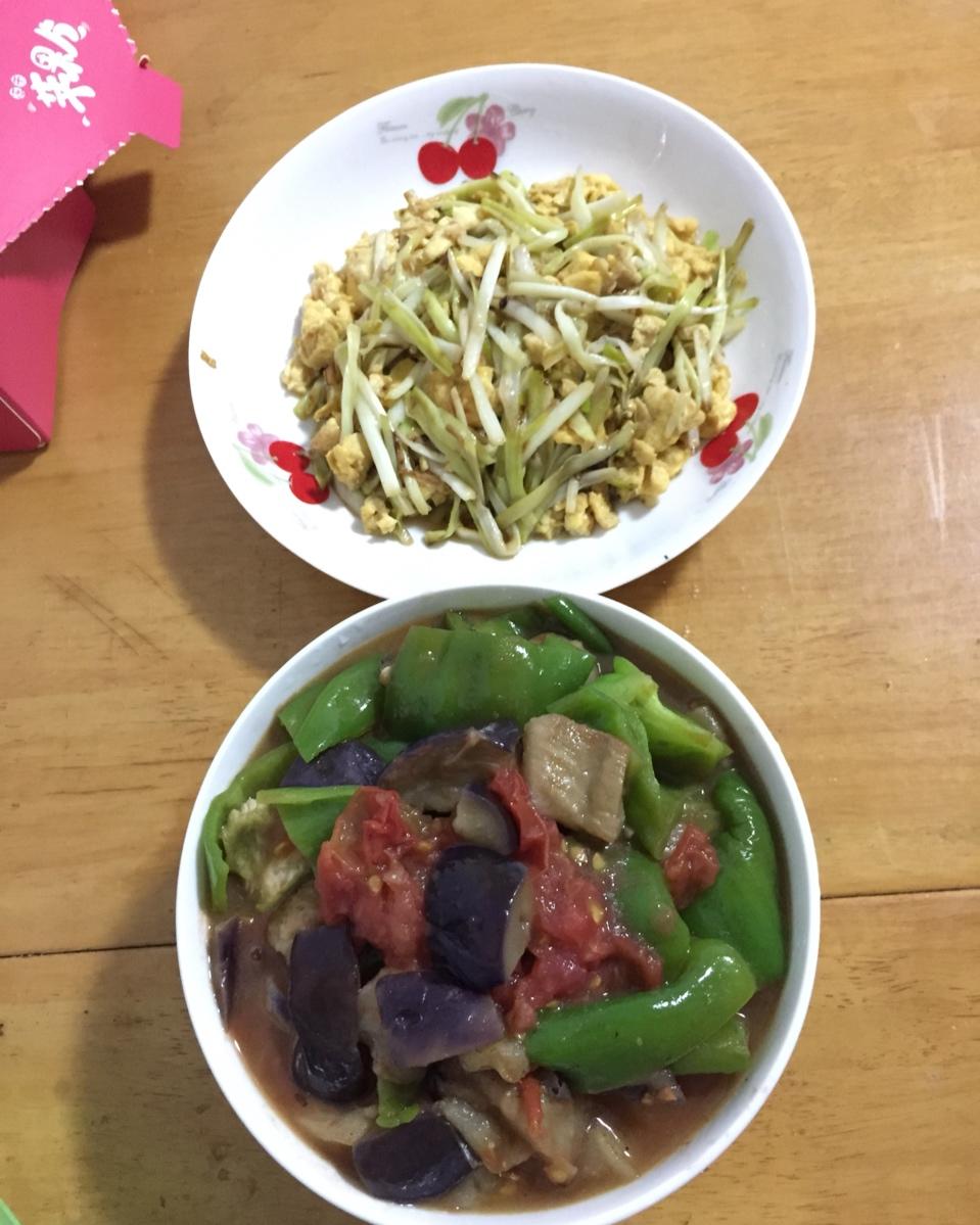 西红柿尖椒炒茄子