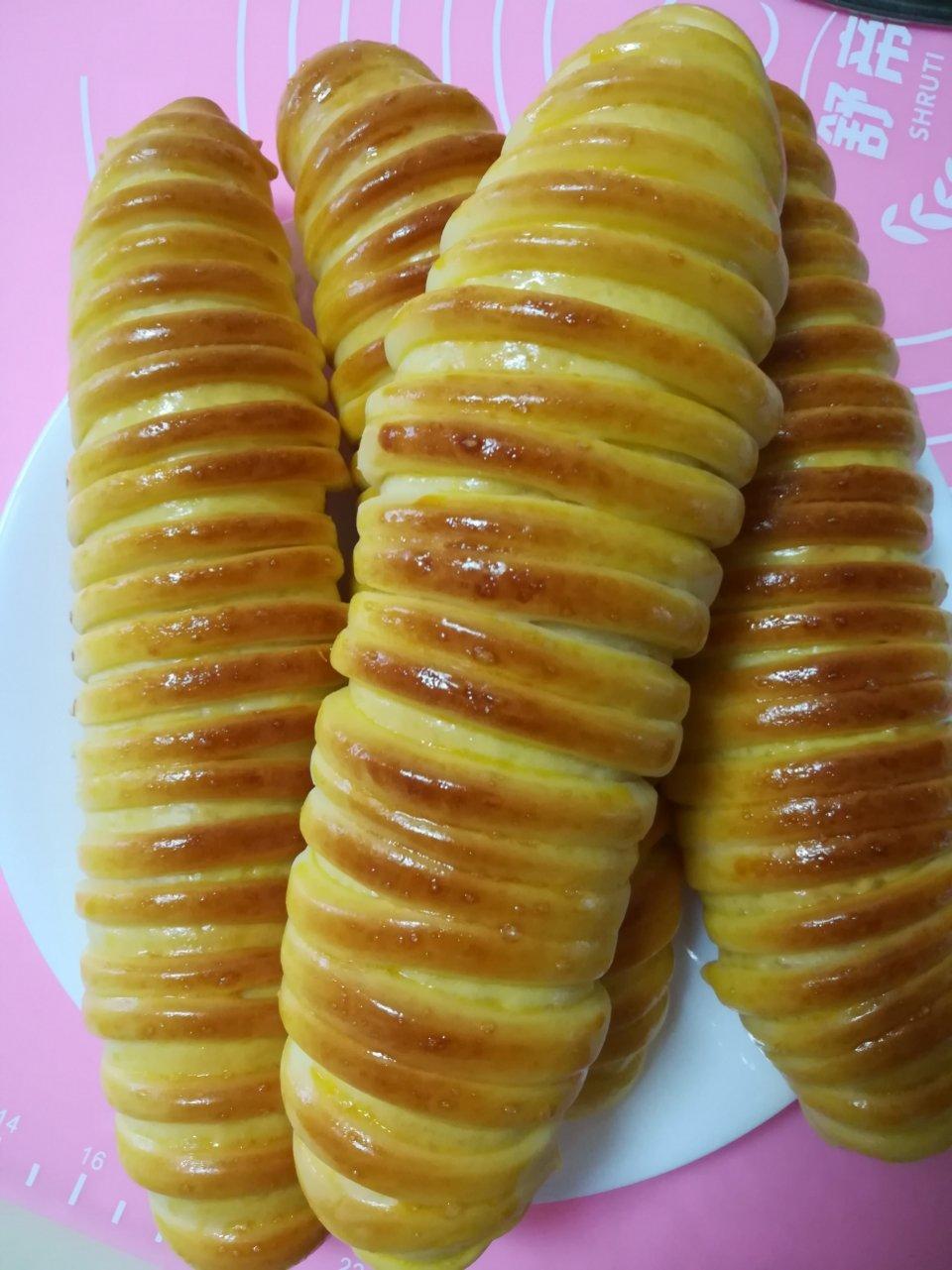 豆沙毛毛虫面包