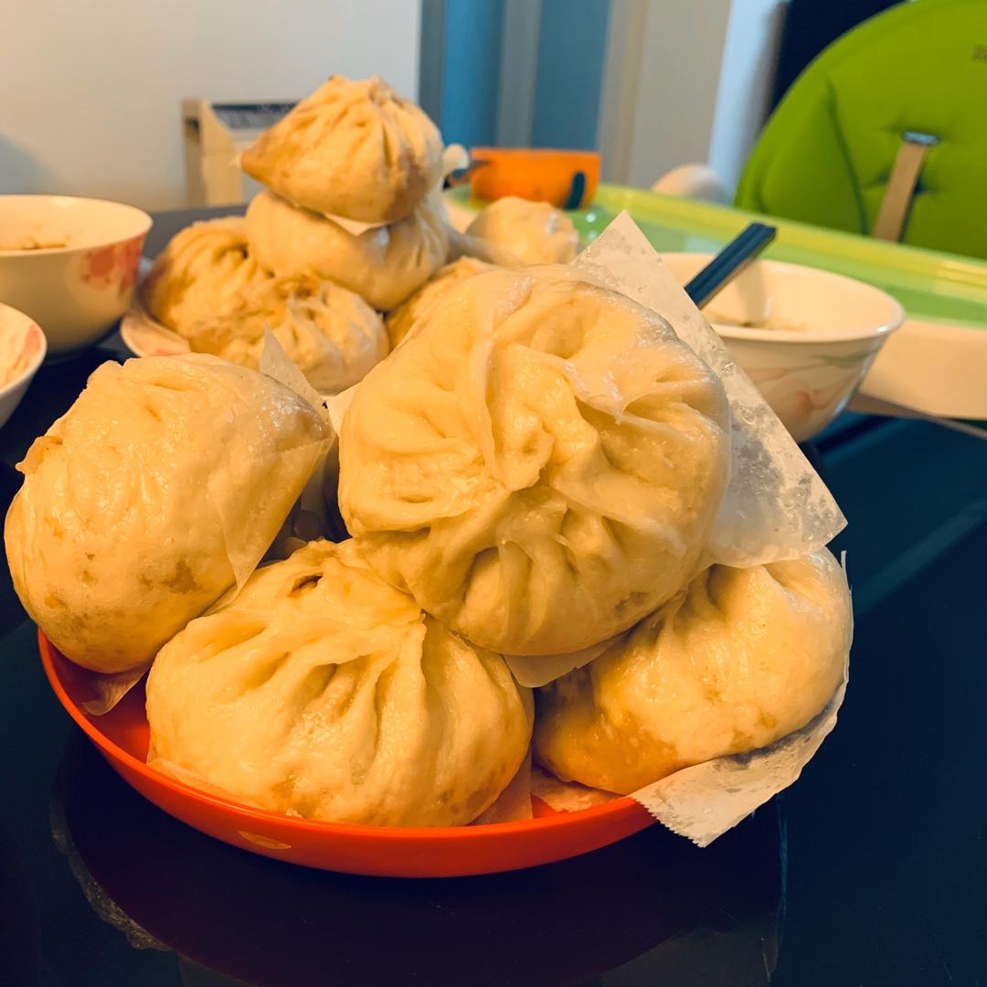 鲜美多汁的洋葱牛肉包子
